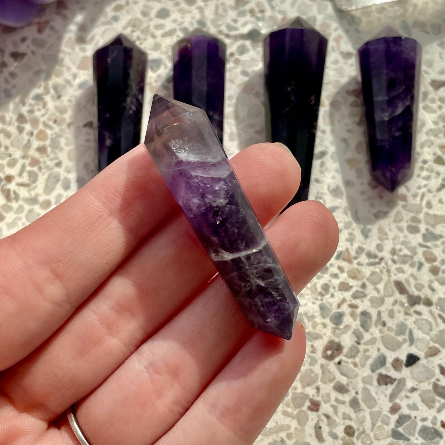 Chevron Amethyst DT Wand (4-6cm) (IN) Chevron Amethyst DT Wand (4-6cm) (IN)